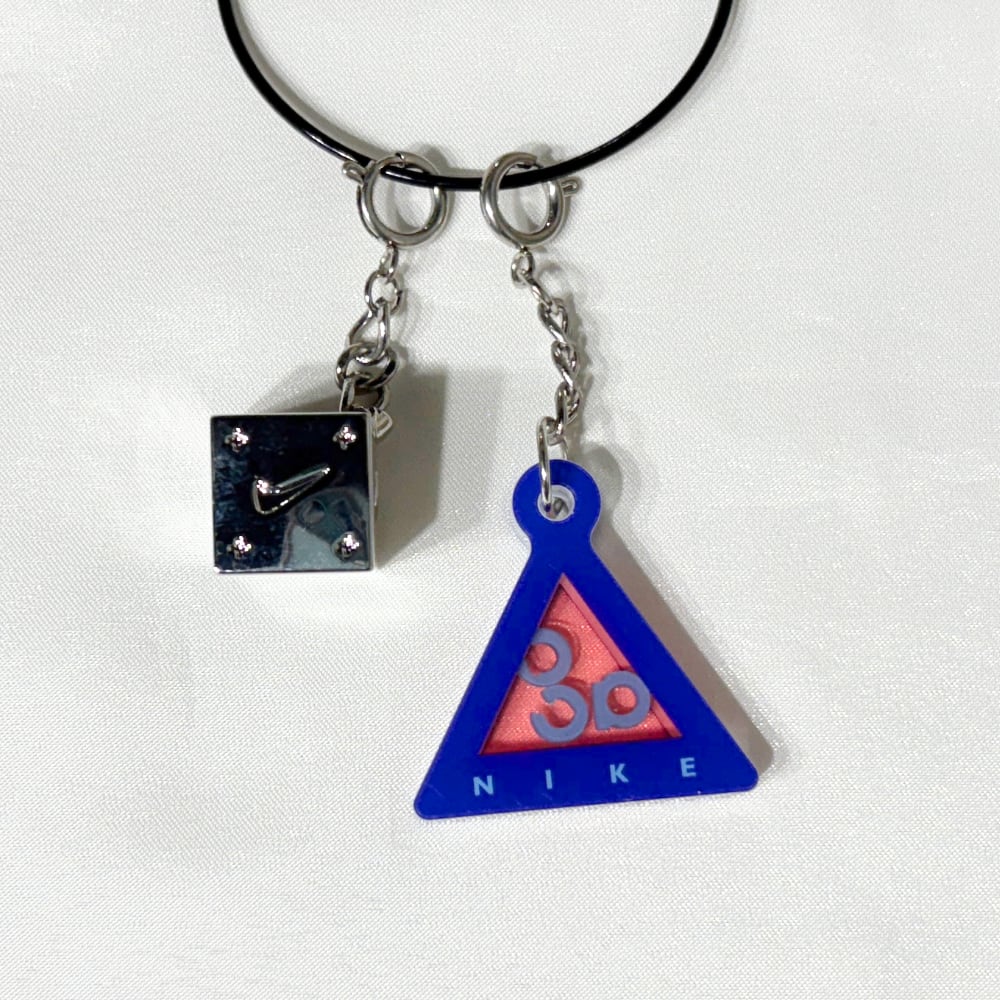 NIKE 海外限定 Nike By You キューブ、トライアングルキーチャーム