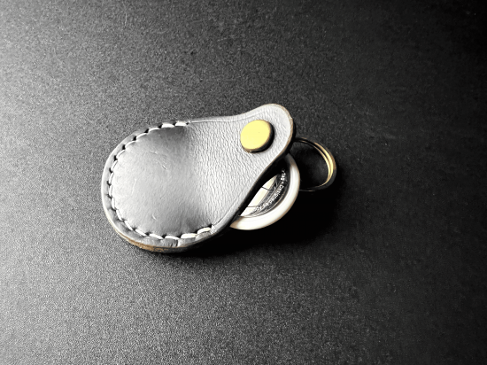 MinZ Horween Leather Keychain for AirTag ブラック