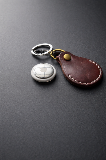 MinZ Horween Leather Keychain for AirTag ブラウン