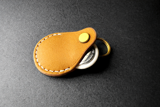 MinZ Horween Leather Keychain for AirTag ブラウン