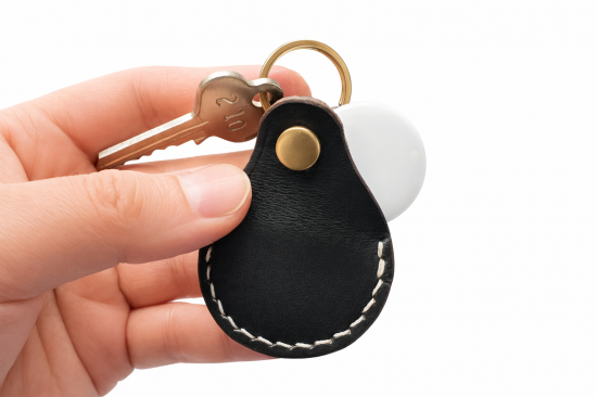 MinZ Horween Leather Keychain for AirTag ブラウン