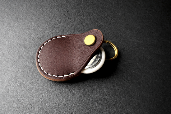 MinZ Horween Leather Keychain for AirTag バーガンディ