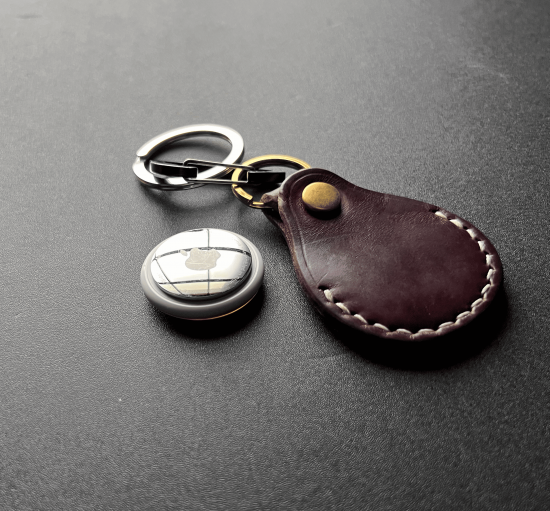 MinZ Horween Leather Keychain for AirTag バーガンディ