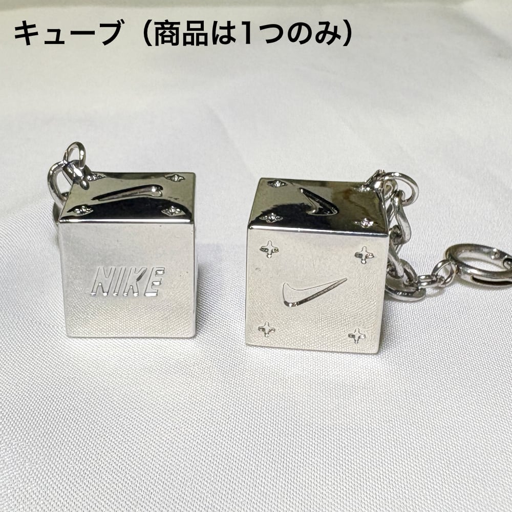 NIKE 海外限定 Nike By You キューブ、トライアングルキーチャーム